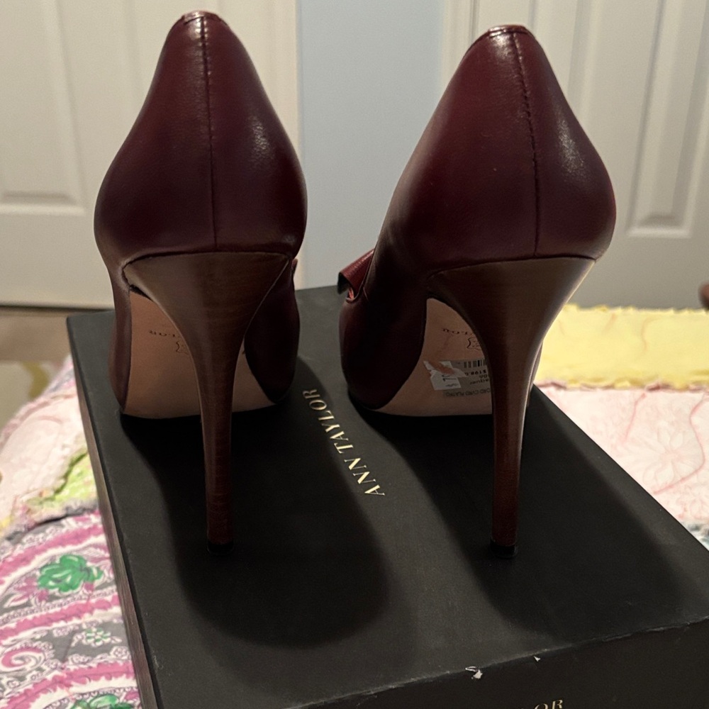 Ann Taylor Burgundy Tassel Heels - Picture 5 of 7